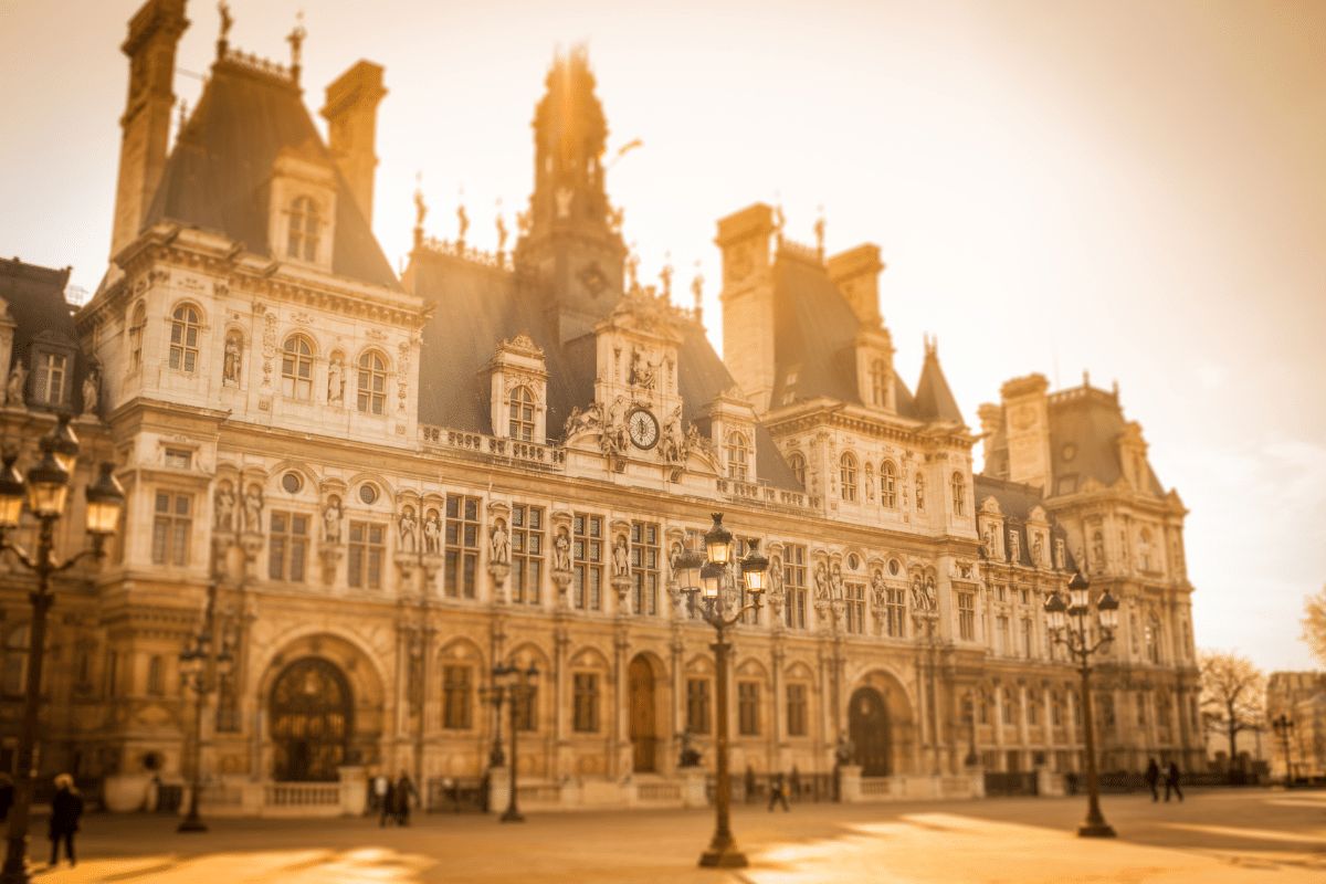old fashioned lamp posts in front of Hotel de Ville in Paris