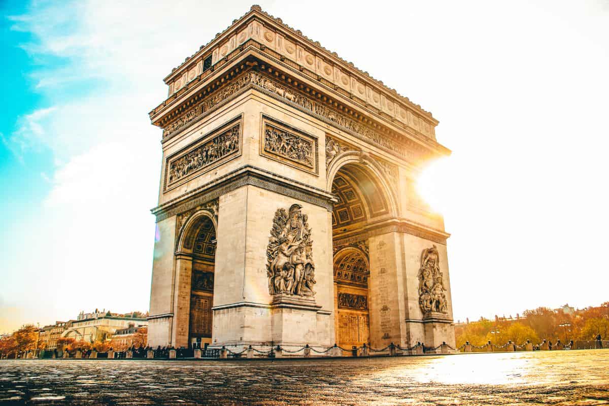 The arc de triomphe at sunset