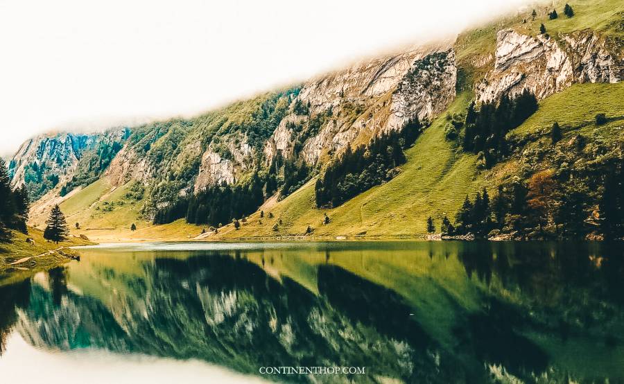 A lake surrounded by mountains on the Wasseruen.