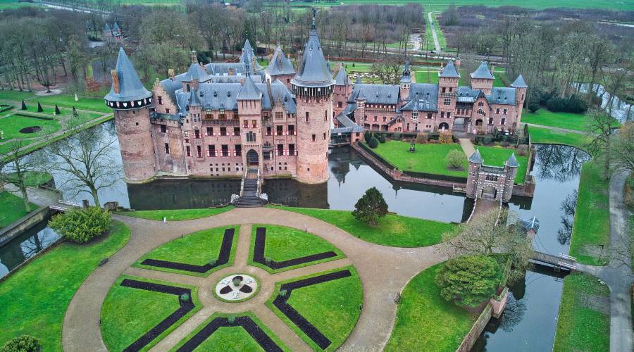 A birds eye view of De Haar Castle and the gardens